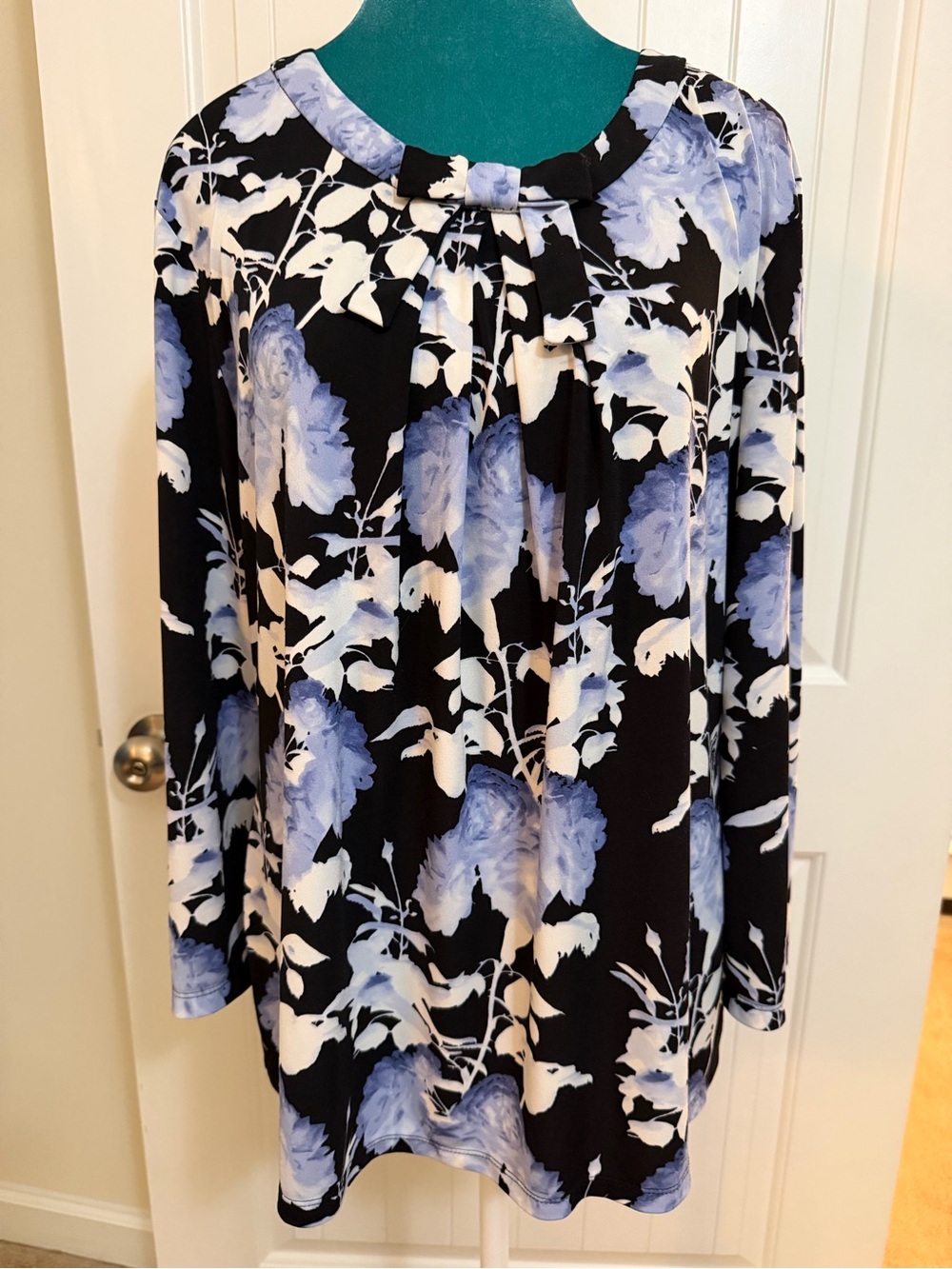 Karl Lagerfeld Black Long-Sleeve Bow Tie Blue, Black & White Floral Sz XL